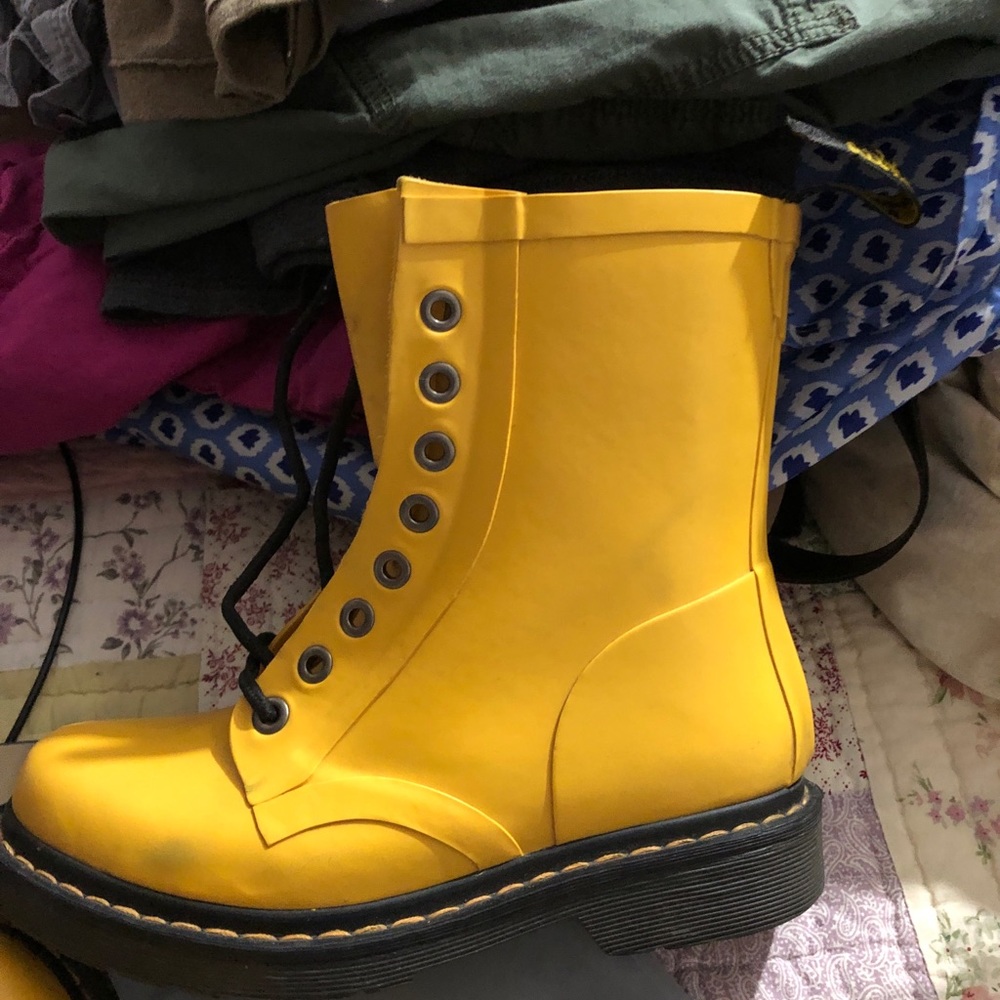 Dr Martens Drench 8-Eye rain boot